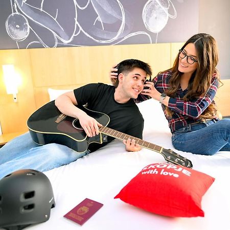 Ibis Skopje City Center Bagian luar foto