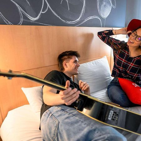 Ibis Skopje City Center Bagian luar foto