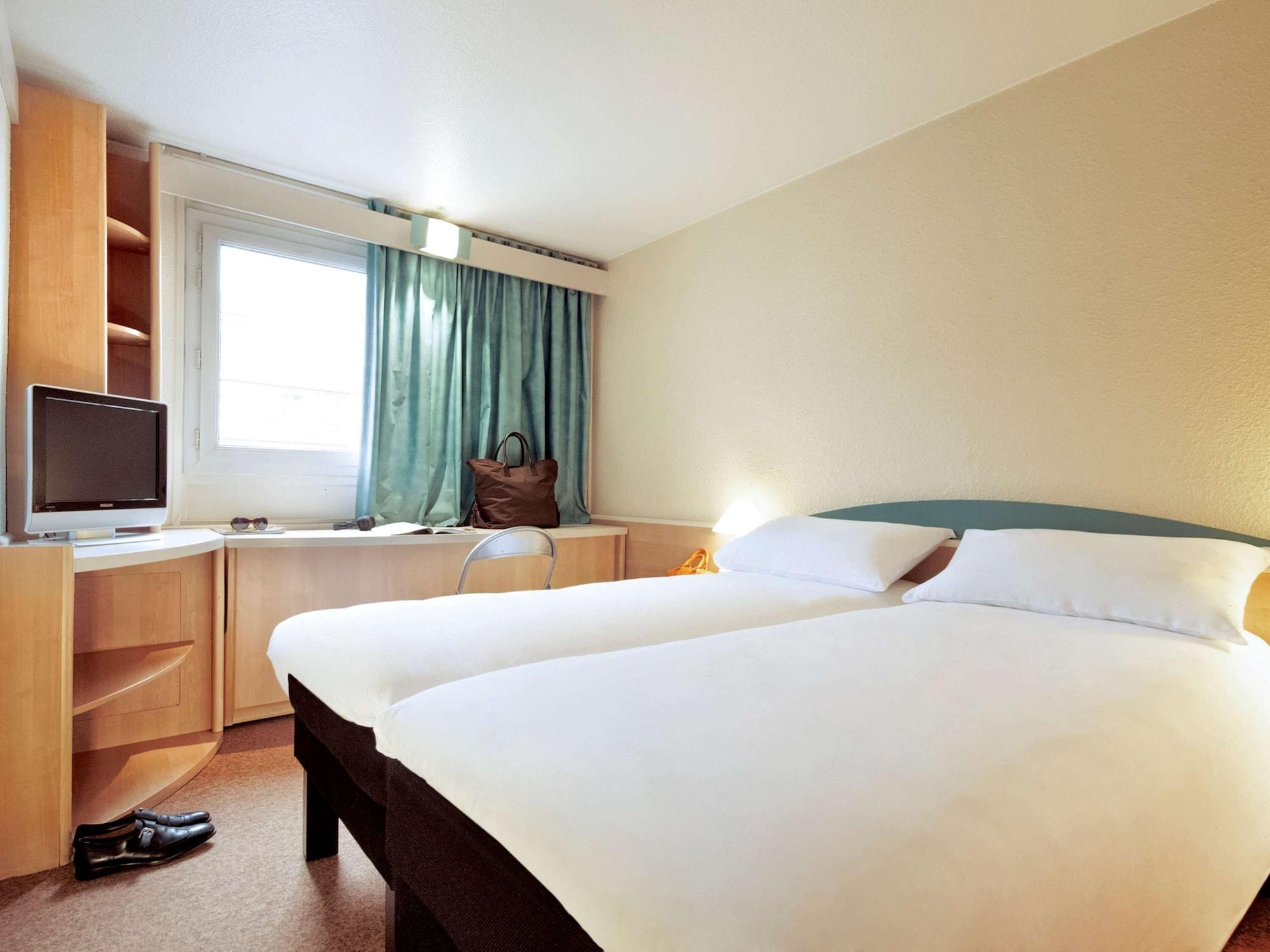 Ibis Skopje City Center Bagian luar foto