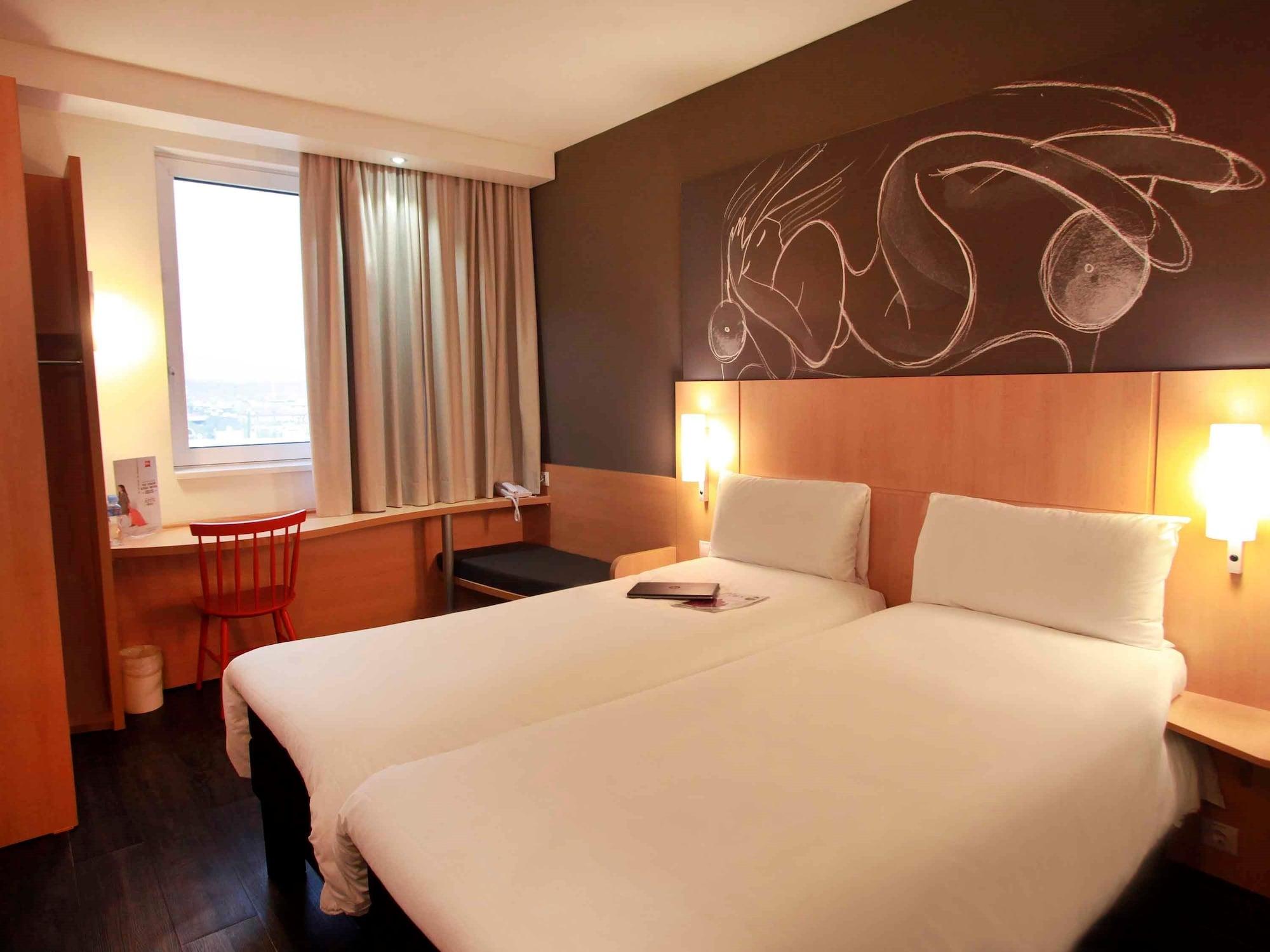 Ibis Skopje City Center Bagian luar foto