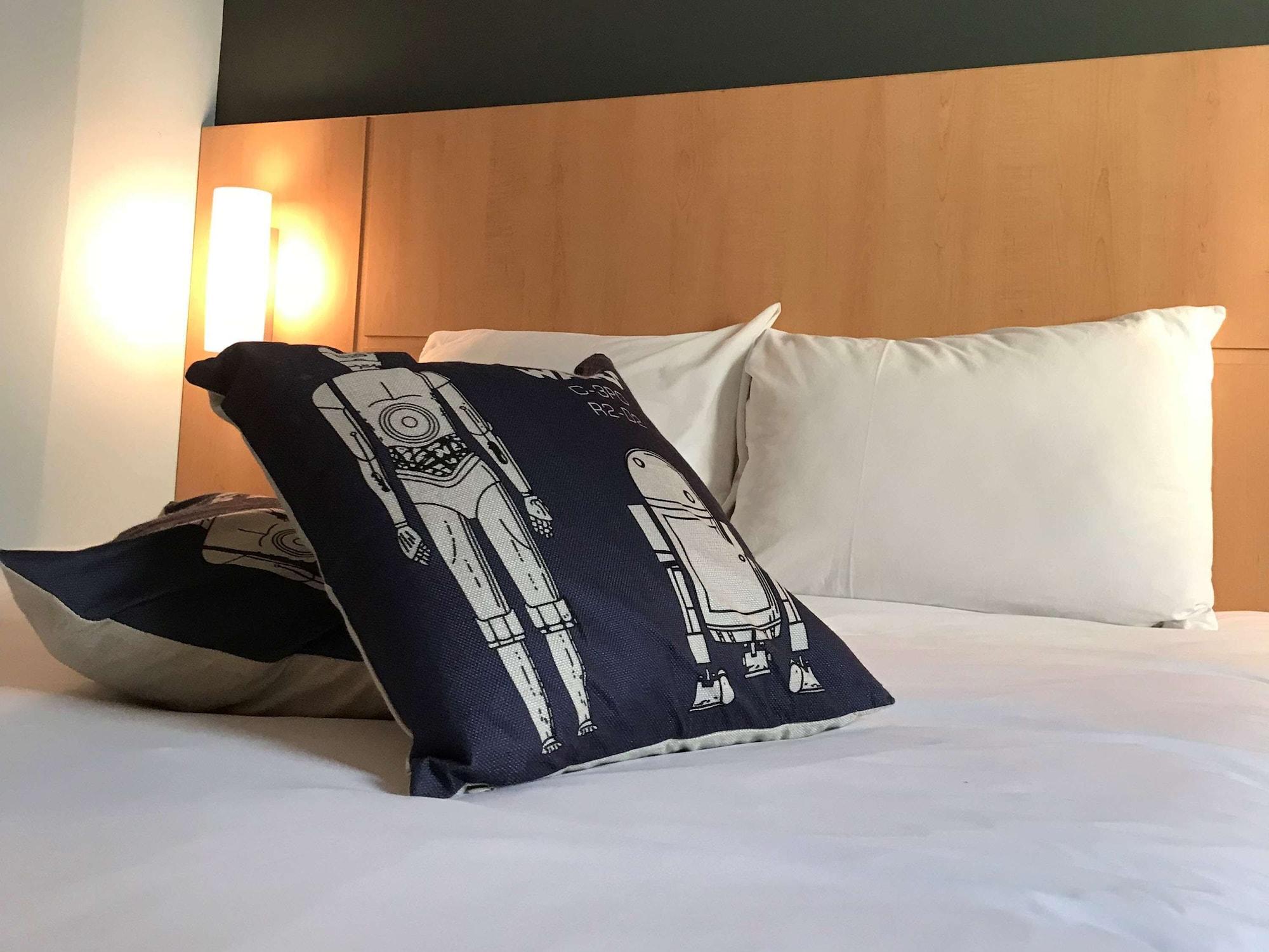 Ibis Skopje City Center Bagian luar foto