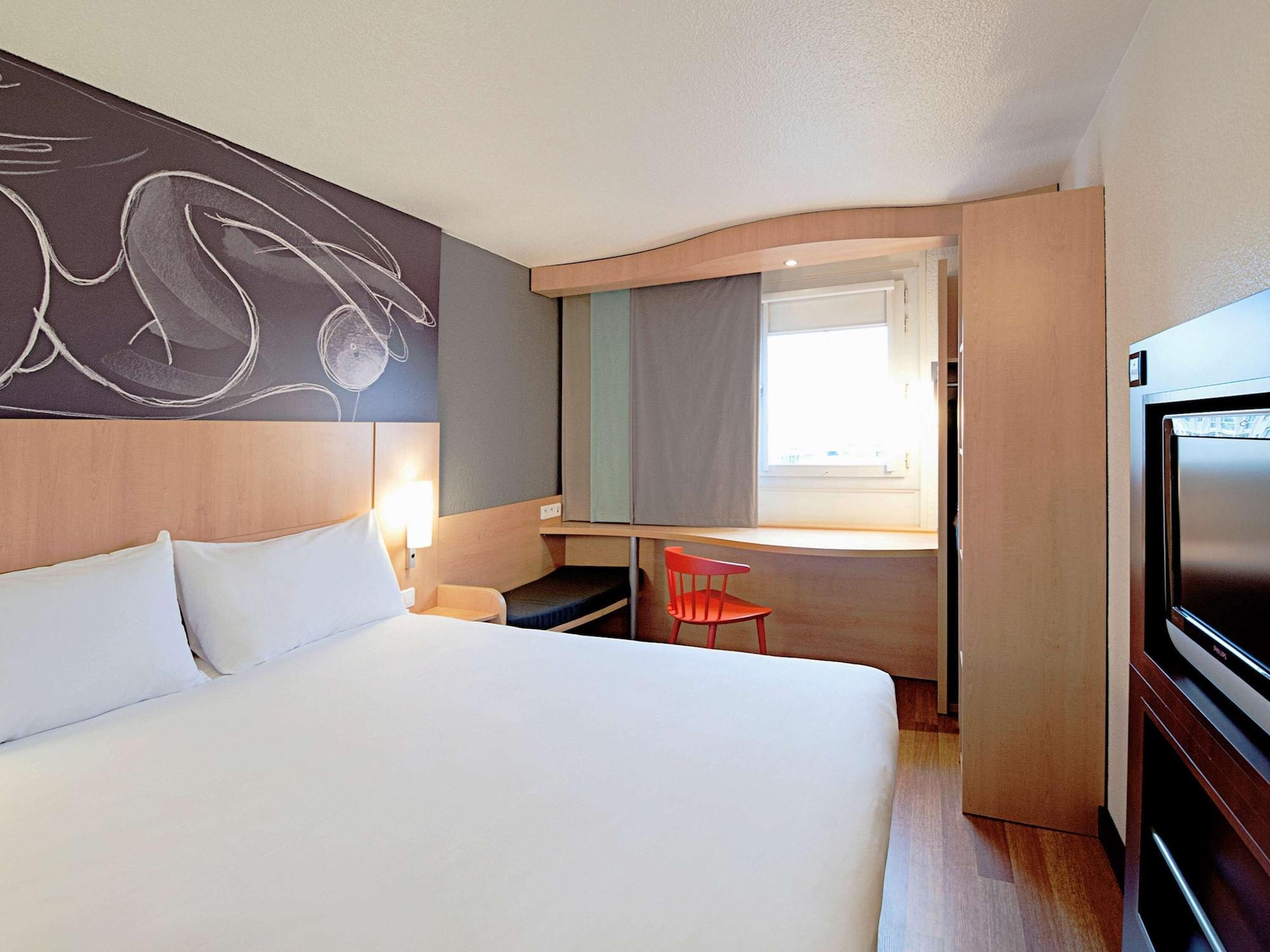 Ibis Skopje City Center Bagian luar foto