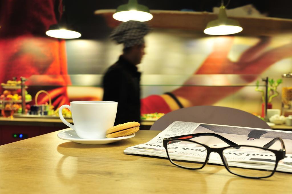 Ibis Skopje City Center Bagian luar foto
