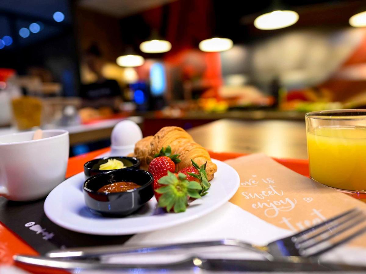 Ibis Skopje City Center Bagian luar foto