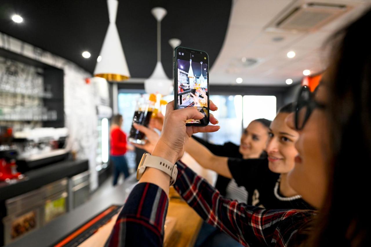 Ibis Skopje City Center Bagian luar foto