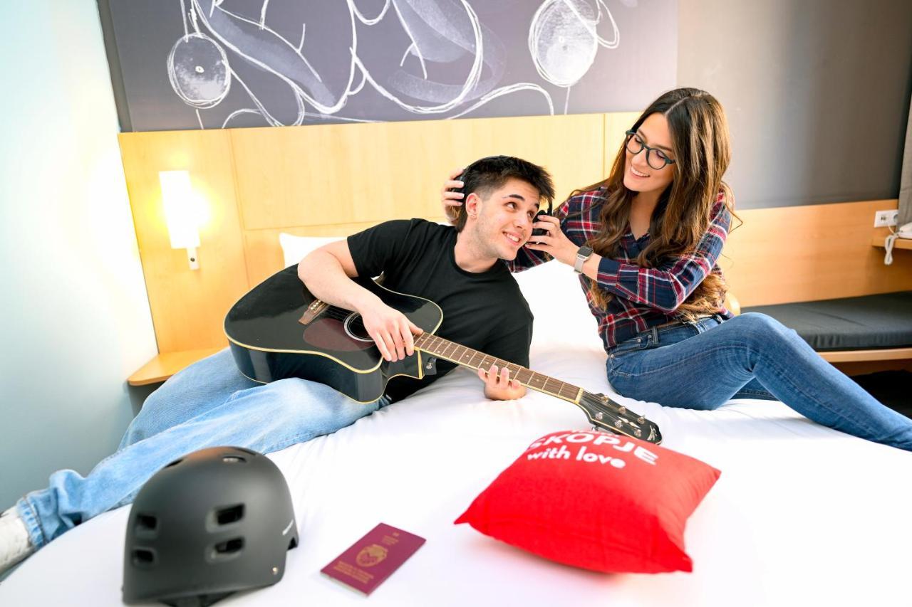 Ibis Skopje City Center Bagian luar foto