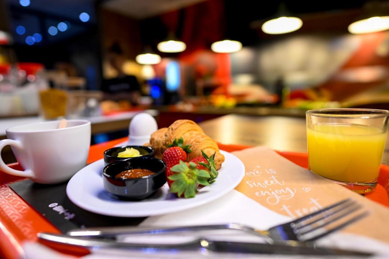 Ibis Skopje City Center Bagian luar foto