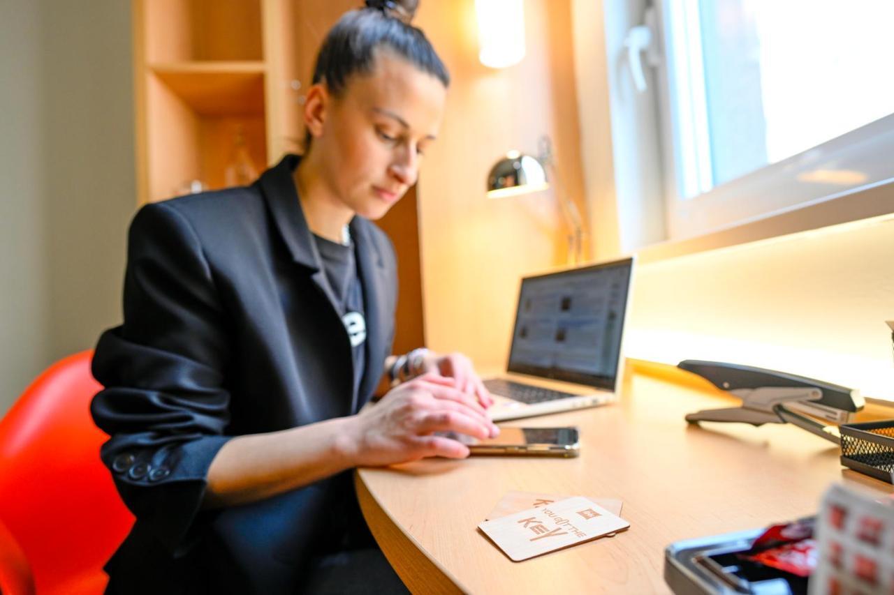 Ibis Skopje City Center Bagian luar foto
