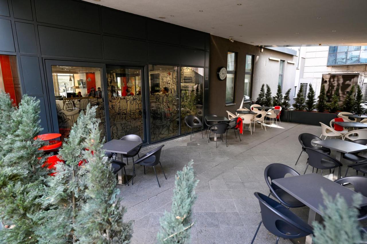 Ibis Skopje City Center Bagian luar foto