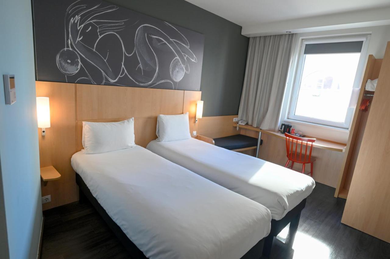 Ibis Skopje City Center Bagian luar foto