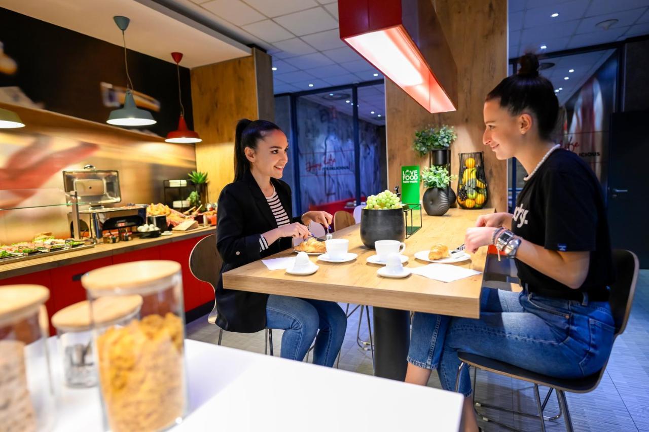 Ibis Skopje City Center Bagian luar foto