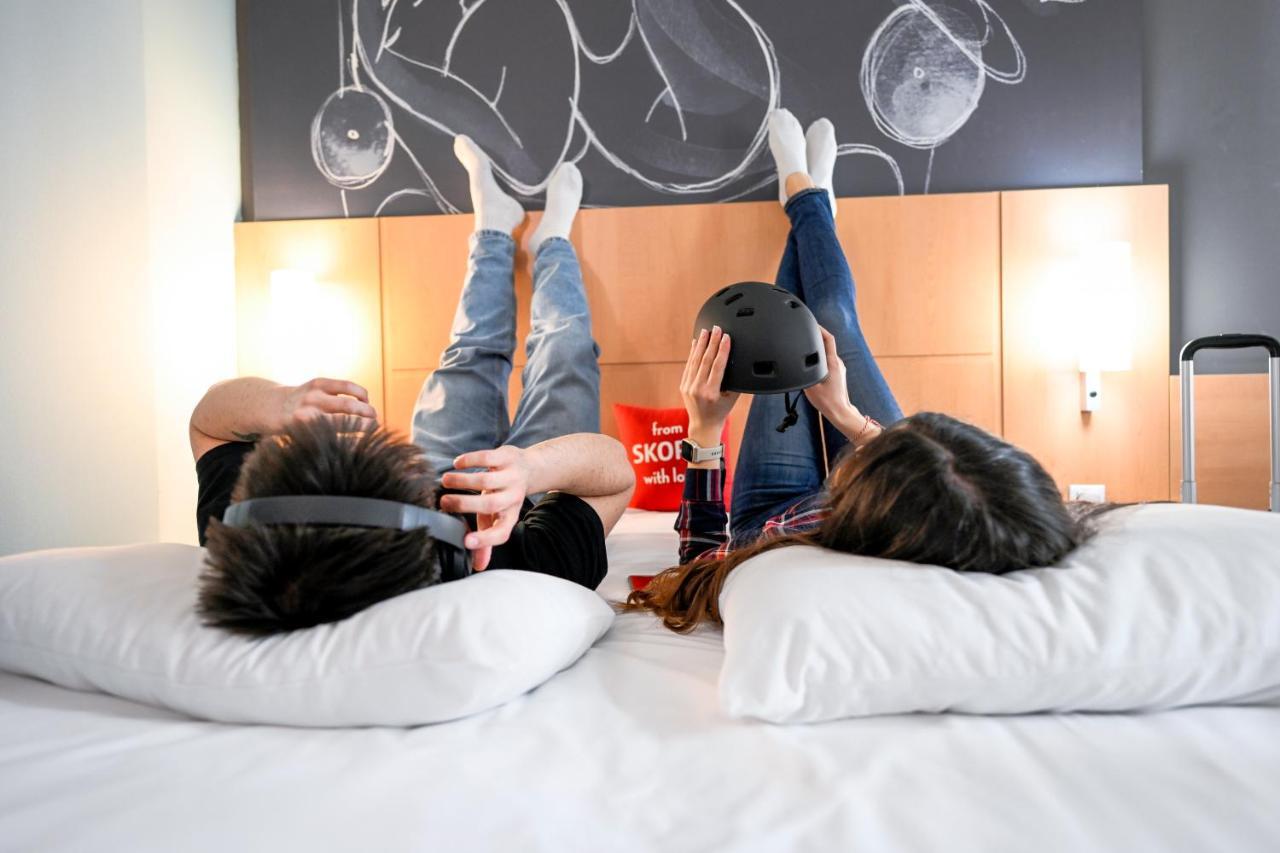 Ibis Skopje City Center Bagian luar foto