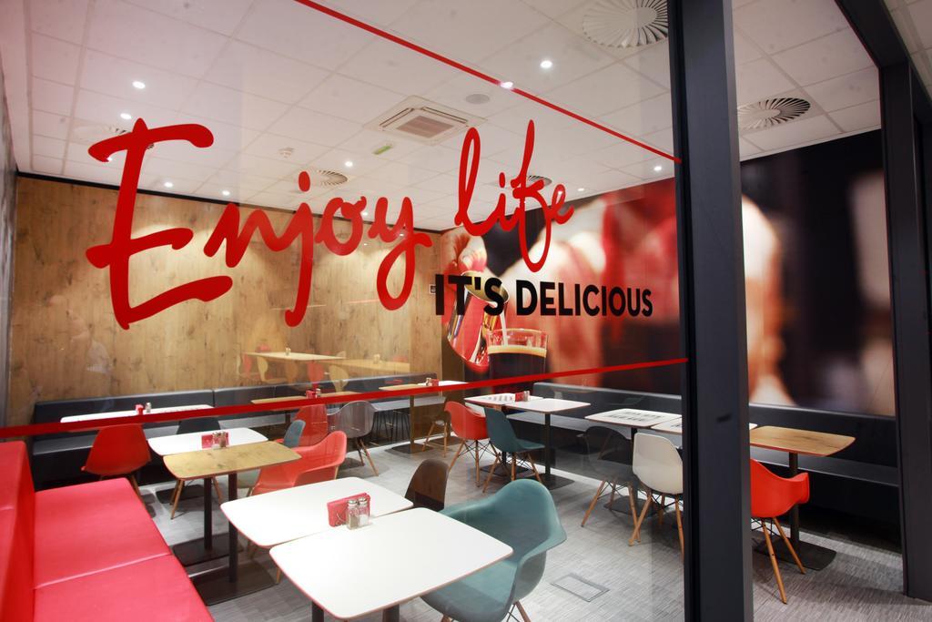 Ibis Skopje City Center Bagian luar foto