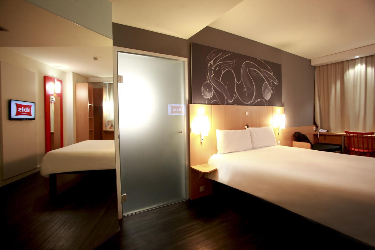 Ibis Skopje City Center Bagian luar foto